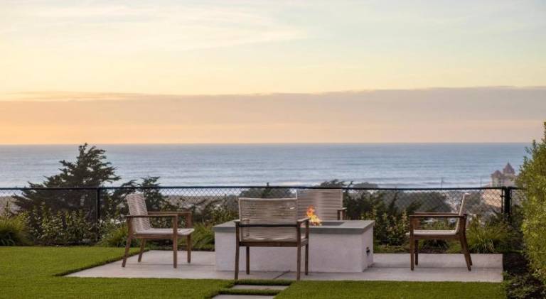 Vacation home with hot tub — photo 4