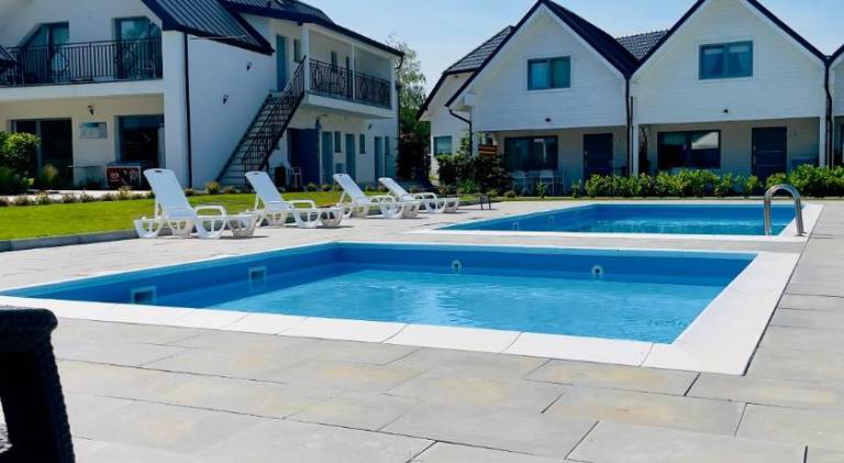 Vacation home with pool & hot tub — photo 3