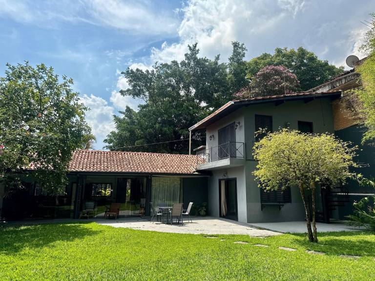 Spacious House in Granja Viana