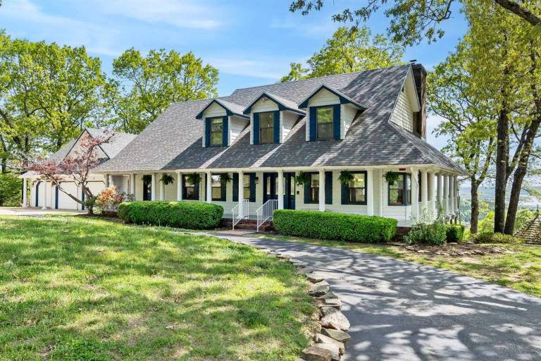 Fully equipped vacation home with grill | Pets are welcome — photo 2