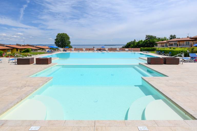 Fully equipped beautiful holiday apartment with pool & grill | Close to the beach | Dogs allowed — photo 2