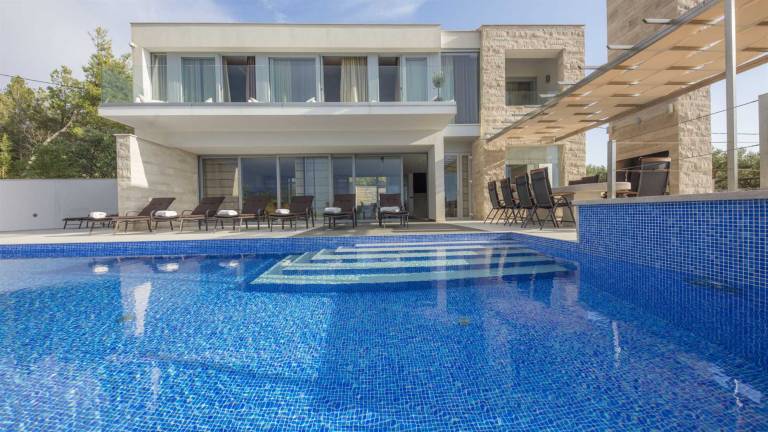 Luxury Villa Spectrum with Heated Pool — photo 5