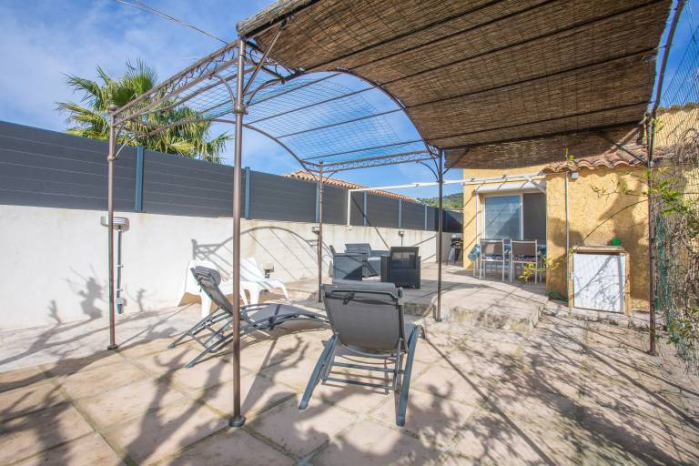 Holiday Home 'Les Mimosas' with Private Terrace, Private Garden and Wi-Fi — photo 4