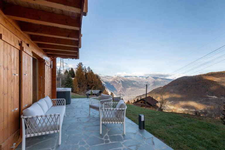 Chalet with terrace & hot tub | Next to the ski | Dogs allowed — photo 3