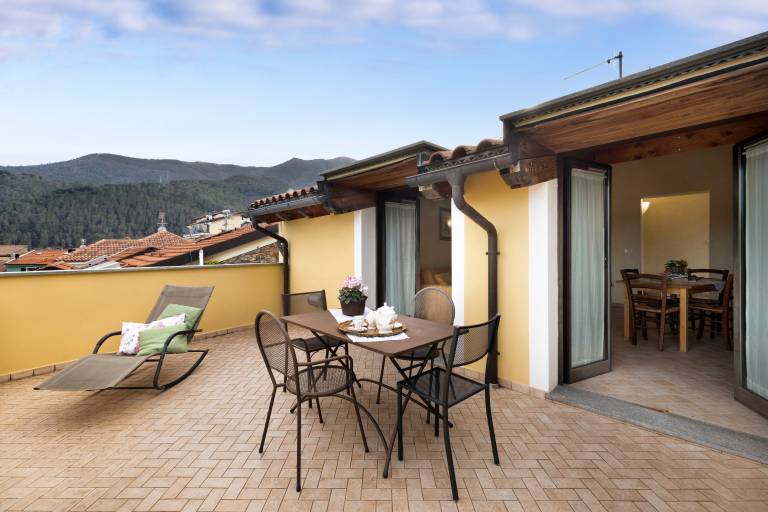 Apartment 'Mandarino Agriturismo La Ferla' with Sea View, Private Terrace and Air Conditioning in Loano