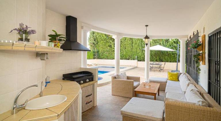 Pleasant vacation home with pool | Dogs allowed — photo 2