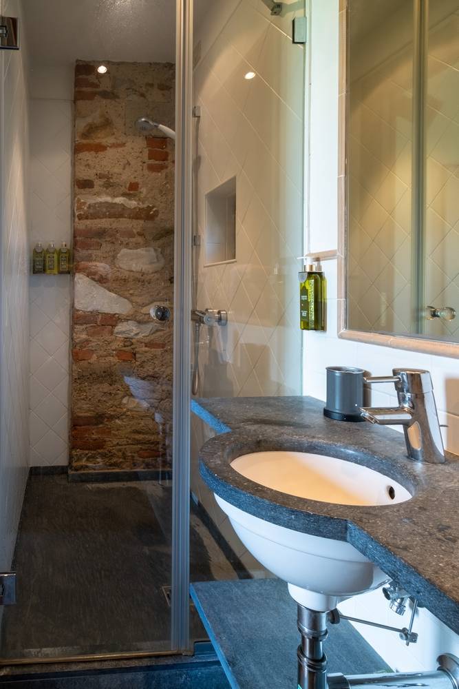 OLIMAGIO FARMSTAY, to beach (3km), 25m ‍ ️ pool w/2horses -6ducks -2geese��-40hens -3dogs and 2cats ‍: Monti@Casale (double room) — photo 4