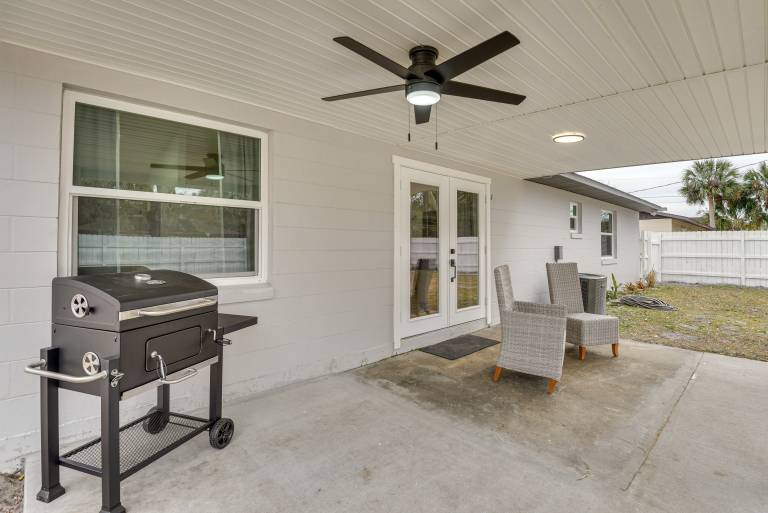 5 Mi to Beach & Main St Pier Quiet Family Getaway