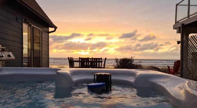 Vacation home with jacuzzi — photo 5