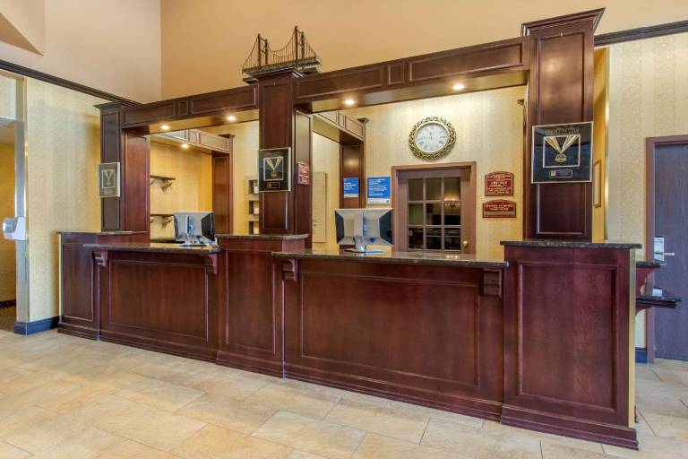 Comfort Inn & Suites — photo 5