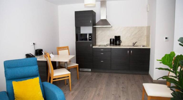 Serviced apartment with terrace, pool & garden | Pets are welcome — photo 5