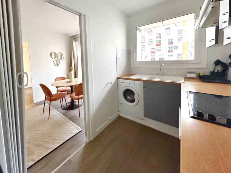 Charming Parisian Apartment in the Heart of the 20th Arrondissement — photo 5