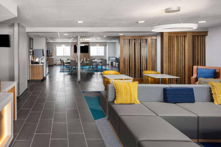 Microtel Inn & Suites by Wyndham Rapid City — photo 2