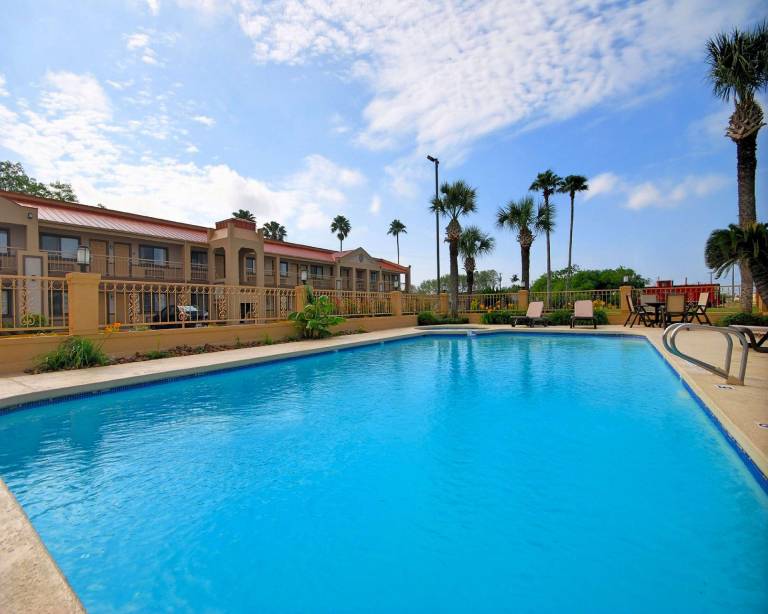 Americas Best Value Inn Kingsville — photo 5