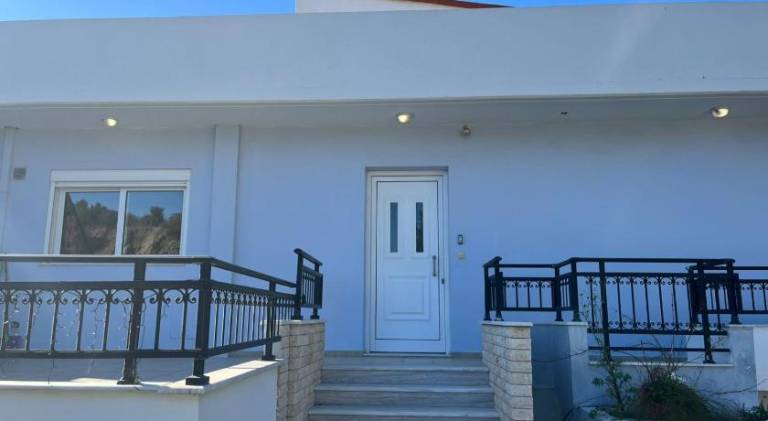 Seascape Village - Spacious 3-Bed Apartment with Private Garden and Parking — photo 3