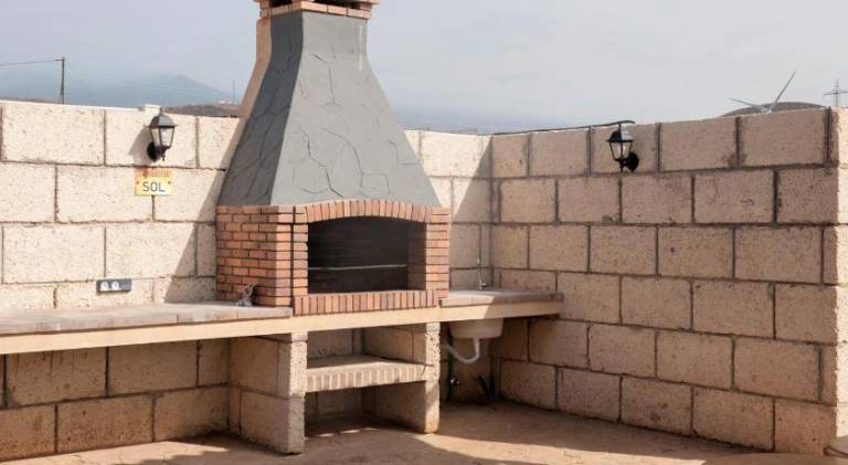Vacation home with hot tub & pool — photo 4