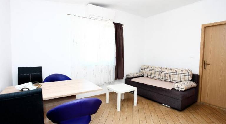 Charming rental apartment with garden, terrace & barbeque | Pet-friendly in Piran