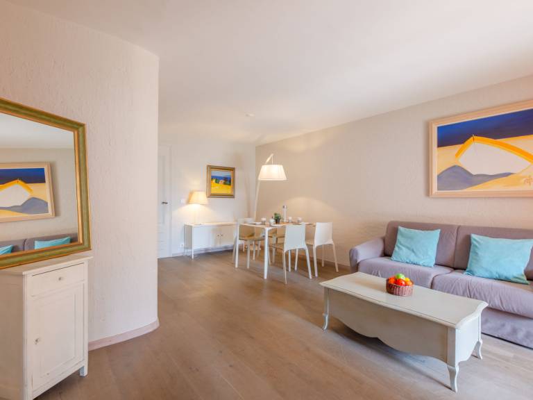 Holiday apartment with patio & garden — photo 2