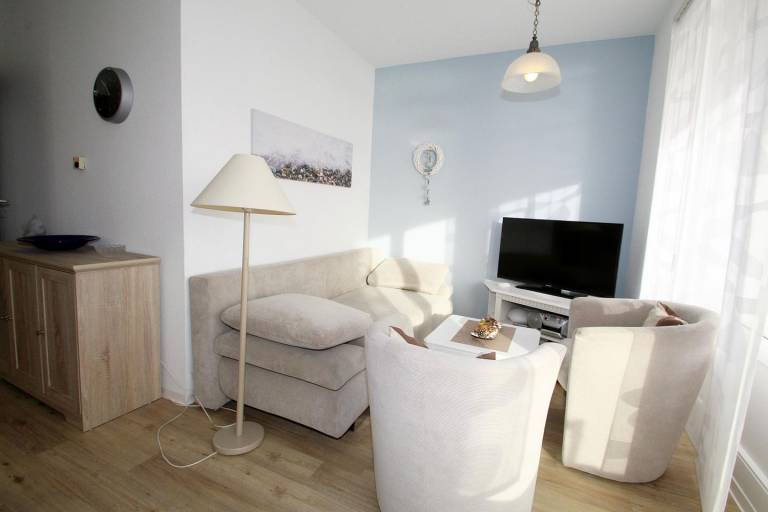 Familienfreundliche 55 qm-Wohnung in der 1. Etage mit Ostbalkon - Blick auf Binnensee, Yachthafen & Altstadt — photo 3