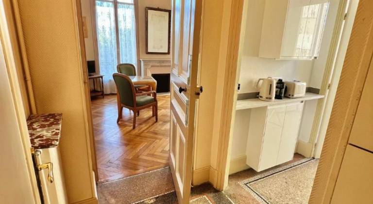 Family-oriented serviced apartment with terrace & garden | Close to Castle Hill | Dogs allowed — photo 2