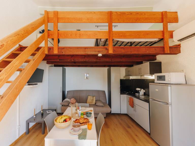 Apartment with heated pool, patio & garden | Sea view — photo 5