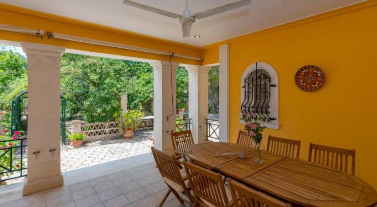 Villa with BBQ, terrace & garden — photo 4