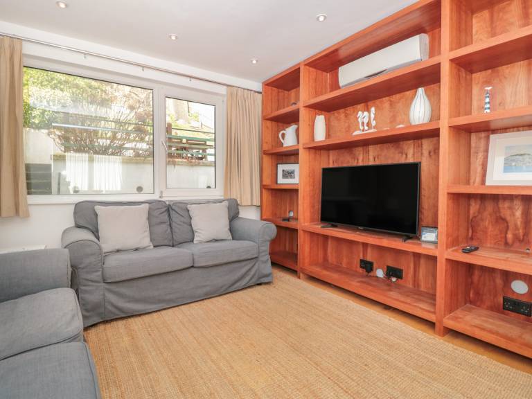 Fully equipped wonderful cottage with yard & patio | Beach view | Dogs allowed in Dartmouth