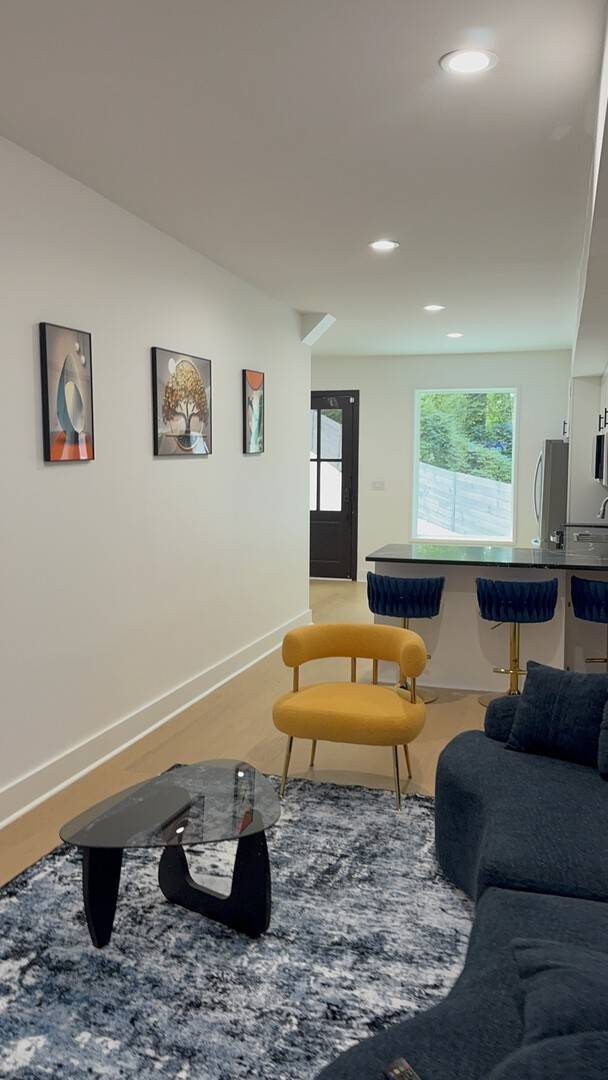 Luxury 2BR/2BA in Brookhaven – Modern Comfort & Prime Location — photo 3