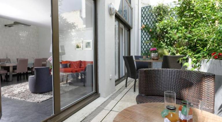 Serviced apartment with patio | Next to Arc de Triomphe — photo 4