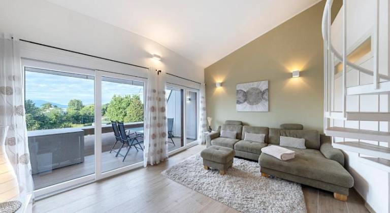 Apartment with pool in Pozzolengo