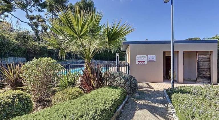 Vacation home with garden, pool & terrace — photo 5