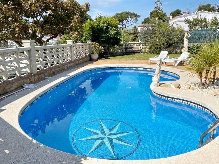 Villa with yard, private pool & barbecue — photo 4