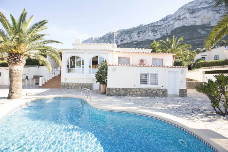 Villa with private pool, yard & barbeque in Denia