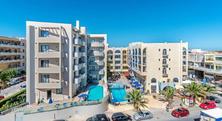 Holiday apartment with patio & pool | Perfect for remote work — photo 4
