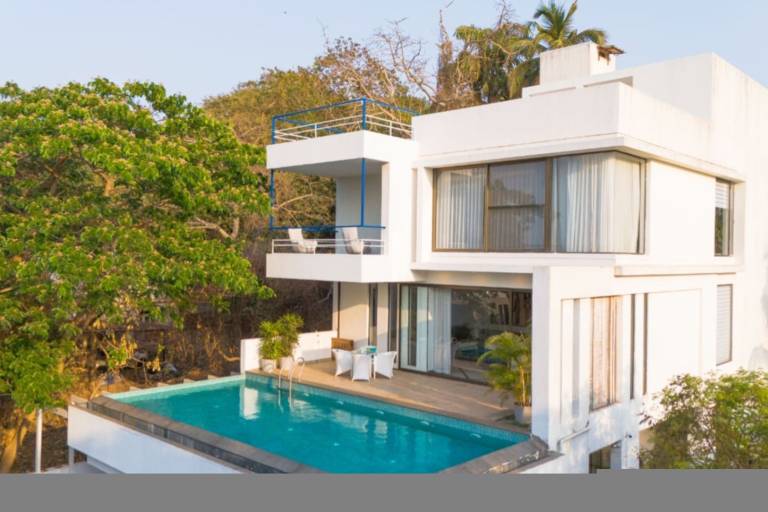 Lazy Duck 4BHK w Elevated Pool 3km to the Beach