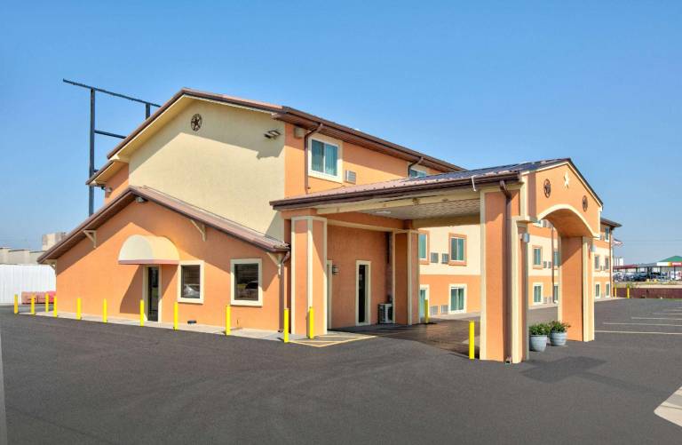 Super 8 by Wyndham Amarillo East — photo 2