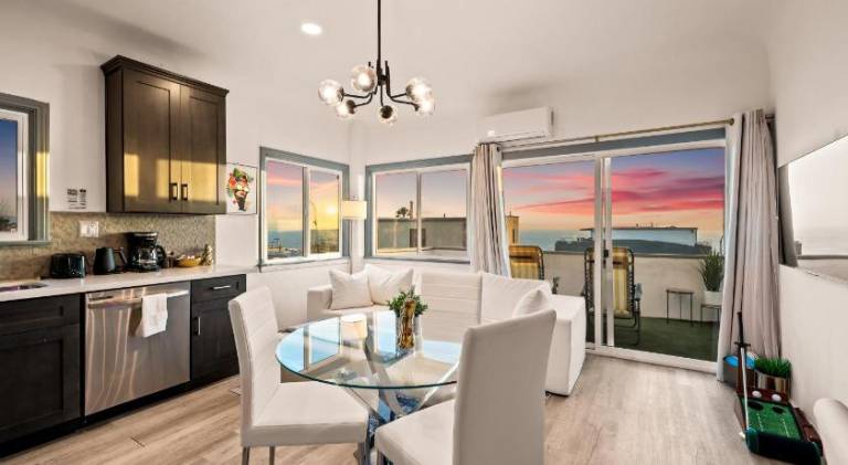 Luxury Beachside Gem Walk to Beach Ocean Views in El Segundo, CA