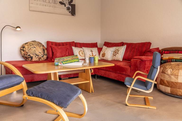 Familienfreundliches Ferienhaus „Plumhuus“ mit großem Garten unter Pflaumenbäumen, Süd-West-Terrasse & Balkon. 2 Schlafzimmer, Spielecke, voll ausgestattete Küche und viel Platz zum Entspannen – inkl. 2 PKW-Stellplätze. — photo 2
