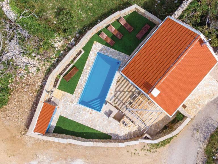 Vacation home with barbecue, private pool & garden — photo 5