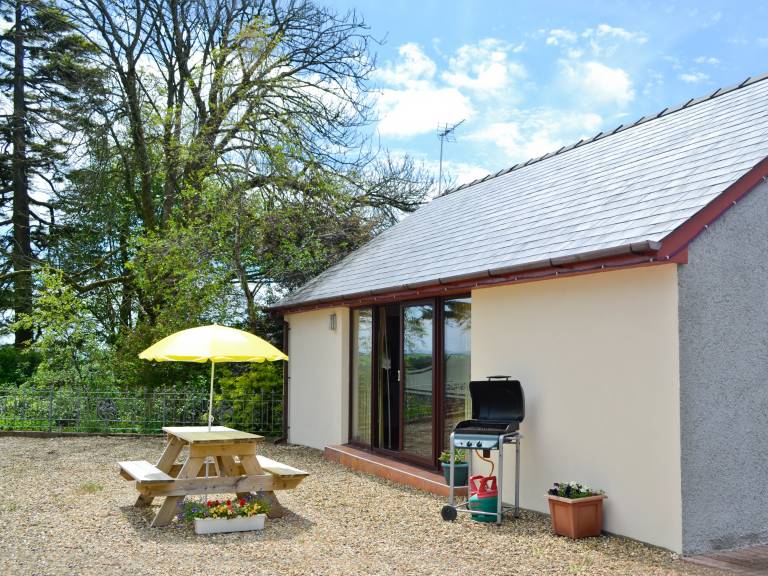 Children-friendly cottage with yard | Pet-friendly in Carmarthen