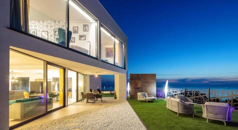 Villa with pool — photo 3