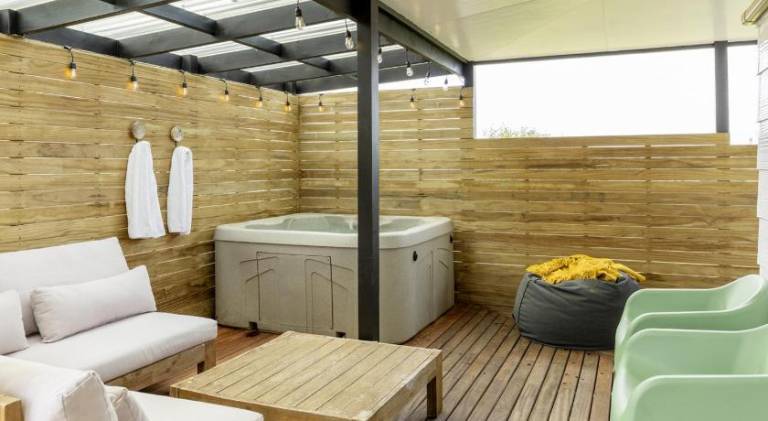 Vacation home with hot tub | Pet-friendly — photo 2