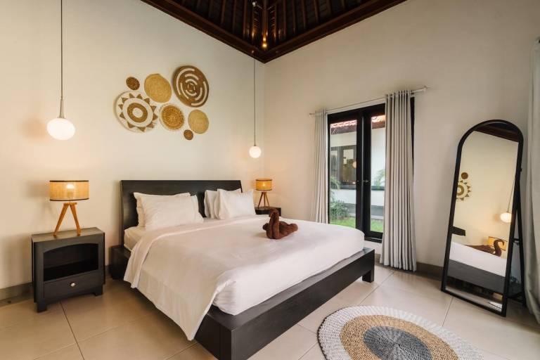 Villa Mia Canggu- 3BR Pool, Finns & Berawa Beach — photo 2