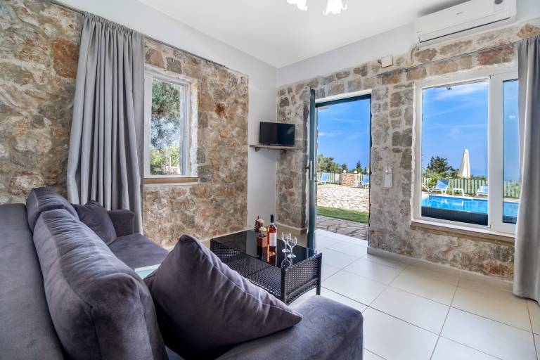 Gkountis Stone Apartment 3: Sea View, Shared Pool & Wi-Fi — photo 4