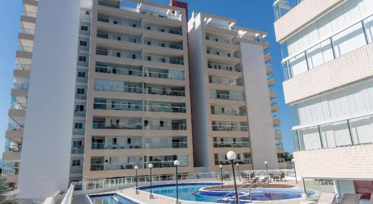 Apartment with pool, barbeque & garden in Bertioga
