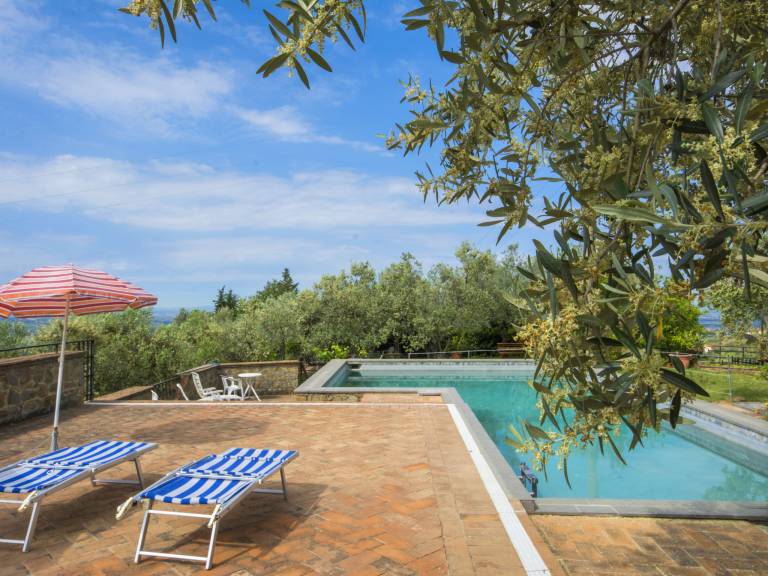 Charming rental apartment with garden, terrace & pool | Pet-friendly — photo 3