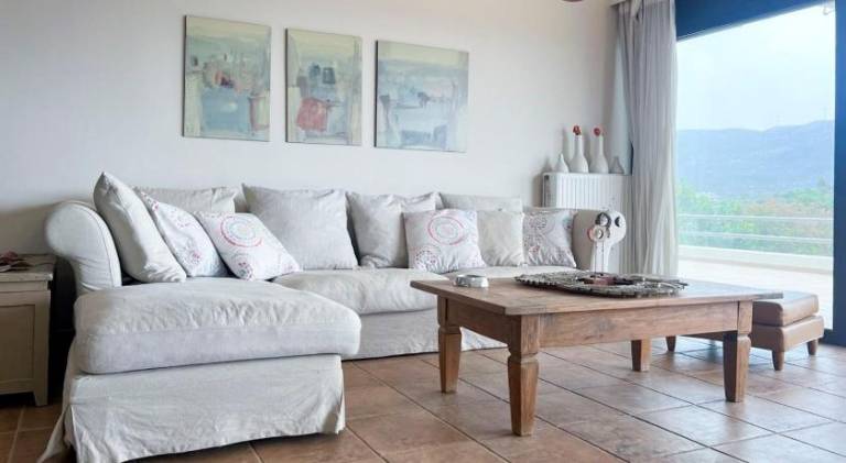 Fully equipped vacation home with patio, private pool & barbecue | Pet-friendly — photo 2