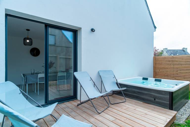 Apartment with garden, hot tub & terrace — photo 2