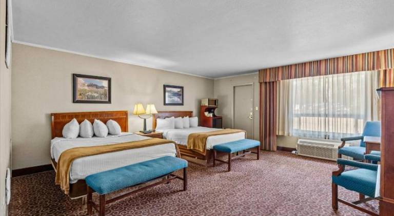 Red Arrow Inn & Suites, a Travelodge by Wyndham — photo 2