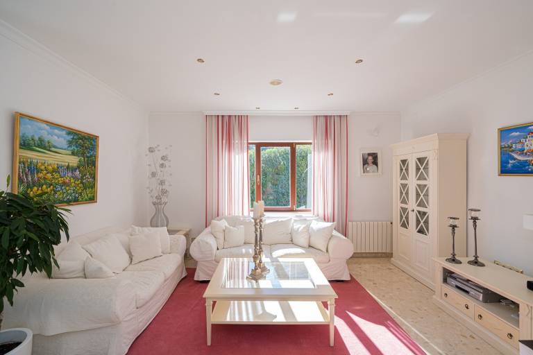 Family-friendly lovely villa with fast internet, private pool & hot tub | City view | Suitable for remote work | Pets are welcome — photo 3